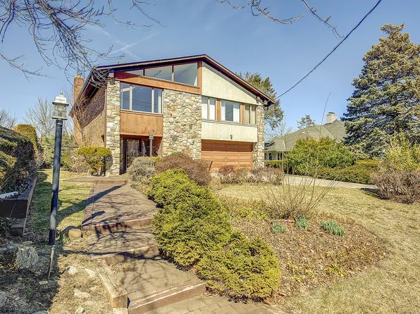 214-25 28th Ave, Bayside, NY 11360