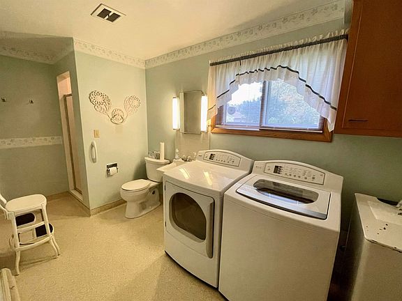 Full bath/main floor laundry