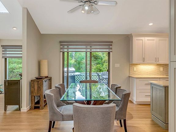 5th image of 9 Bay Woods Dr