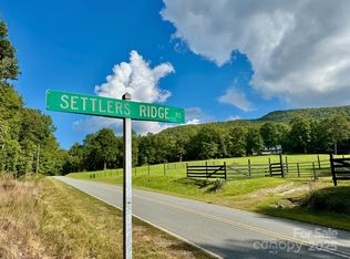 28 Settlers Ridge Rd, Hendersonville, NC 28739