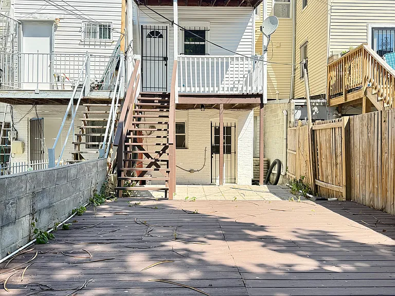 1004 Girard St NW — Photo 34