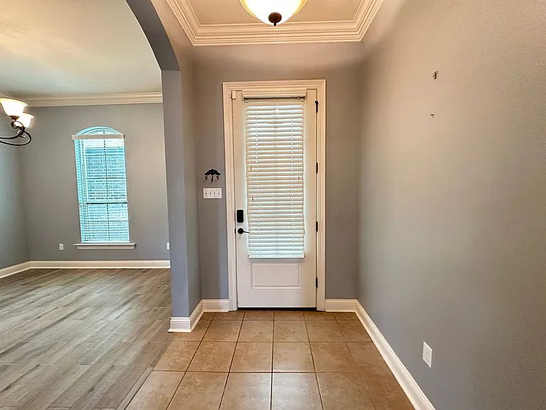 240 Danielle Dr — Photo 2