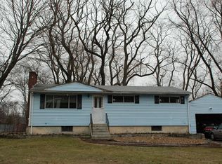 8 Mountain Rd, Burlington, MA 01803