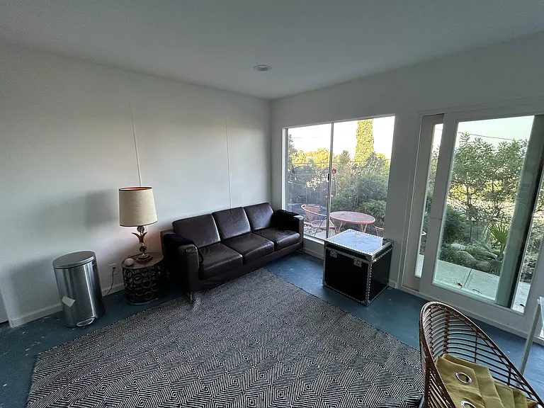 700 Lark Ct #B — Photo 3