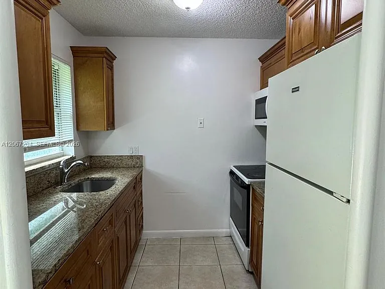 1746 3rd Ave N #10 — Photo 5