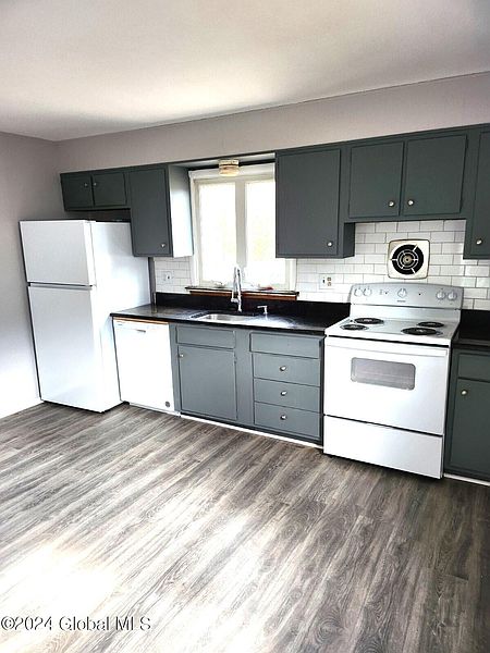 3rd image of 7 Van Dyke Road