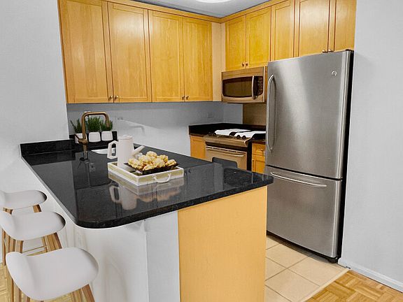 5th image of 301 Elizabeth St #502