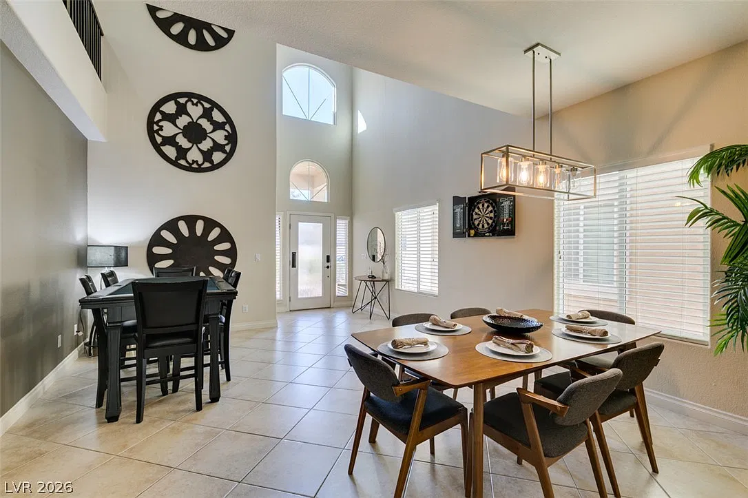 4 bed, 2.5 bath, 2354 sqft, $3,995 — Photo 3