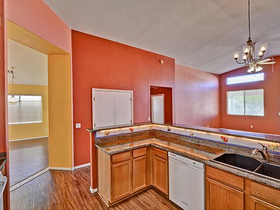 3rd image of 13488 W Cottonwood St