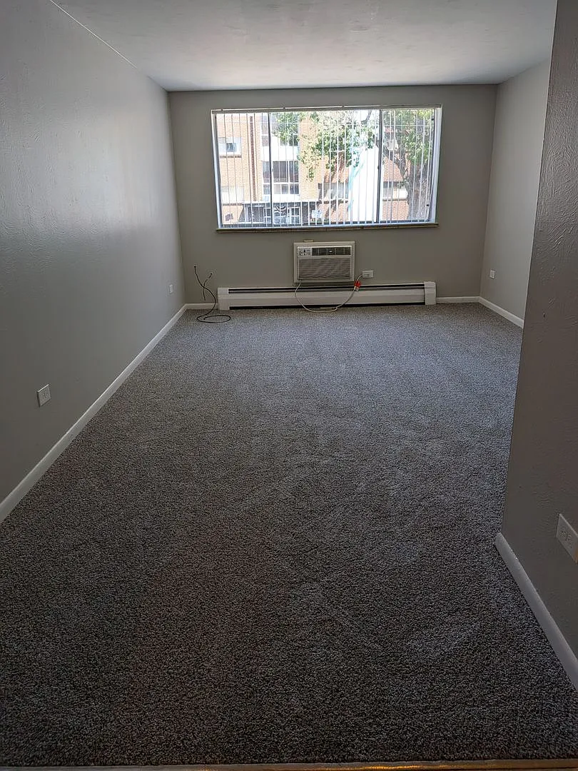 95 N Clarkson St Carolyn Arms Apartments — Photo 3