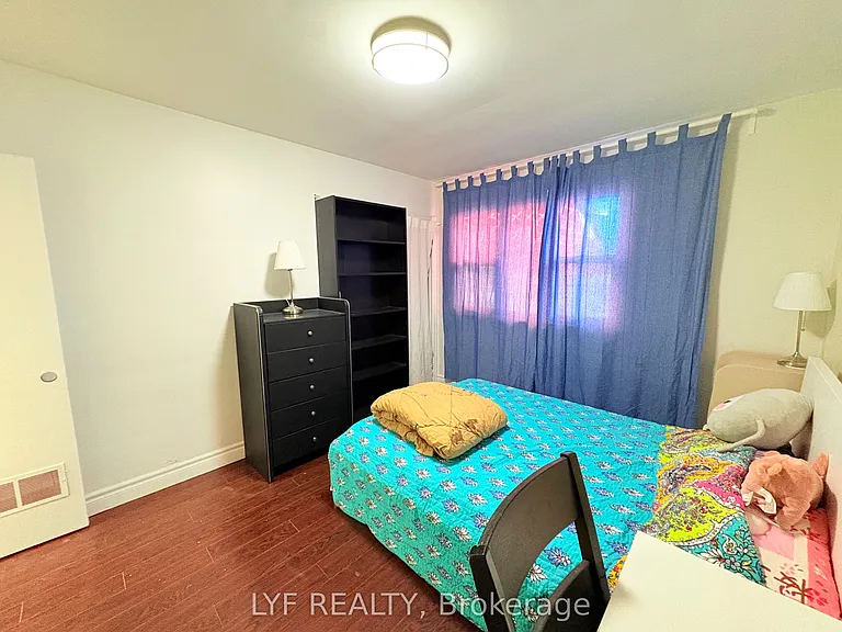 22 Ivordale Cres #A — Photo 13