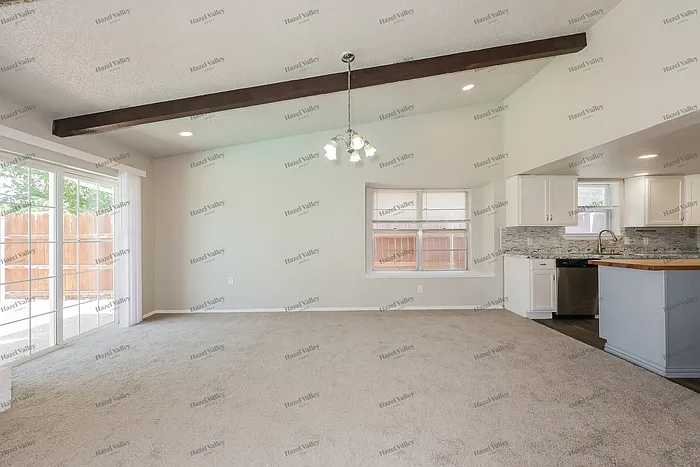 3916 Wendover Dr — Photo 4