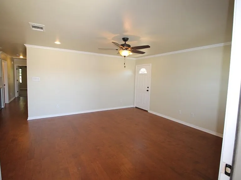 937 Robineta Ln — Photo 3