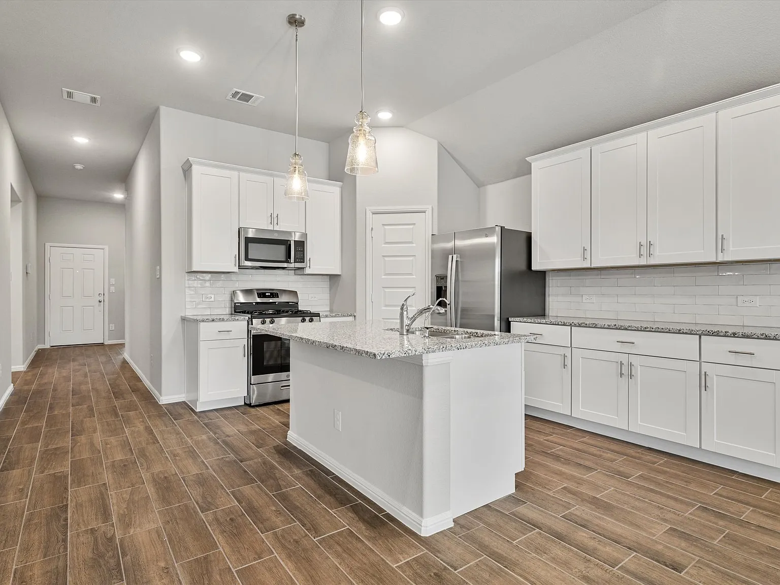 3 bed, 1764 sqft, $2,095 — Photo 3