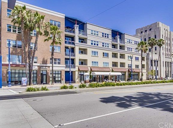 2nd image of 300 E 4th St Unit 307