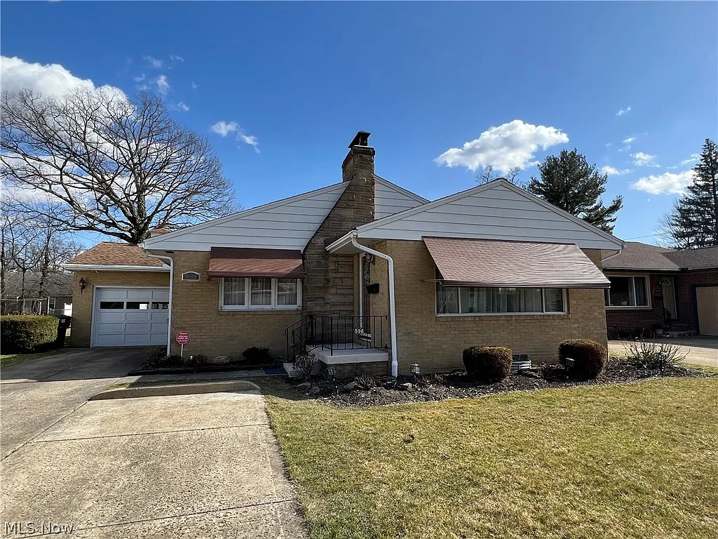 398 Genesee Ave NE photo 1