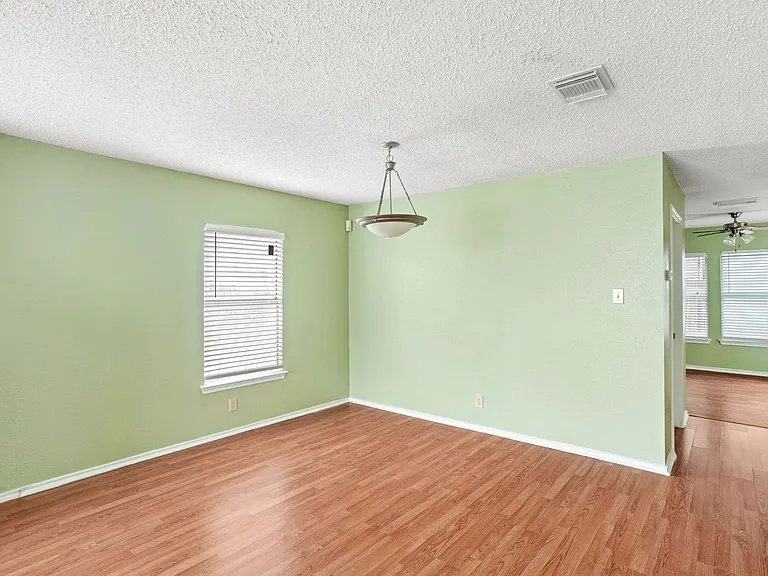 5011 Kenton Trce — Photo 8