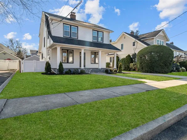 30 Raymond Street, Rockville Centre, NY 11570