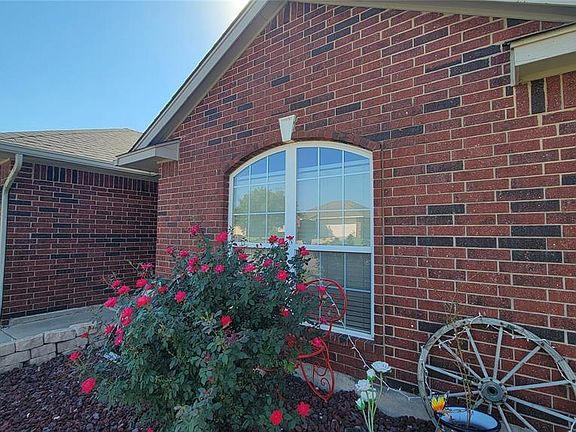 3rd image of 4113 Queens Dr