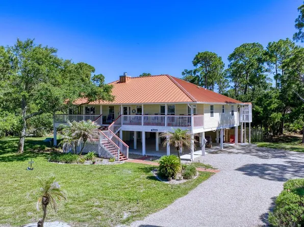 332 Cook St, Saint George Island, FL 32328