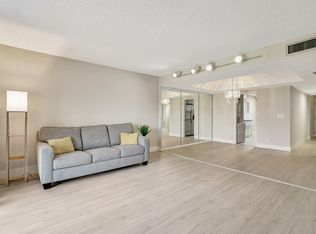 3425 Via Poinciana APT 207, Lake Worth, FL 33467