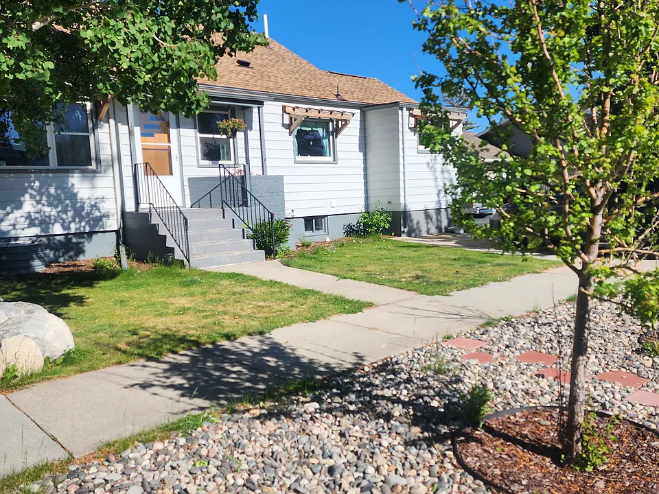 143 N Carrington Ave #B