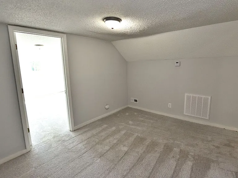 945 Sycamore St — Photo 18