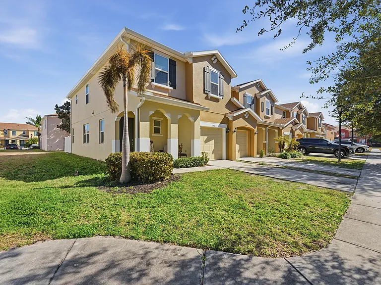 Crown Haven Dr — Photo 36