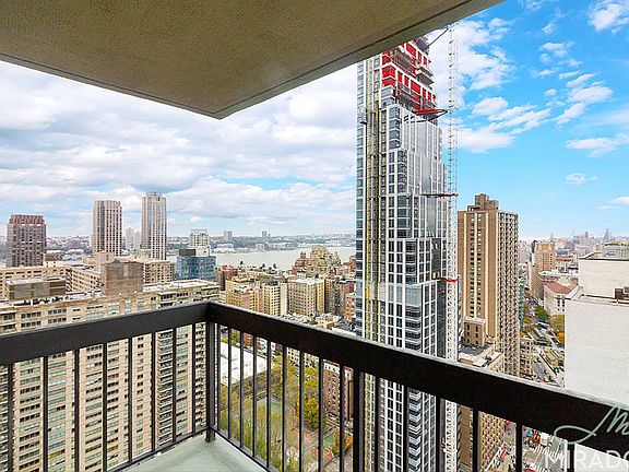 4th image of 145 W 67th St APT 15C