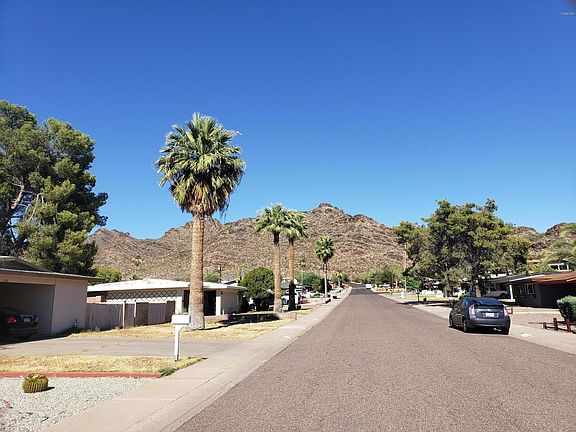 3rd image of 1219 E Orchid Ln