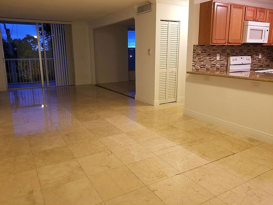1st image of 2000 NE 135th St #411