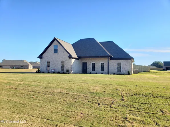 312 Rocky Creek Dr, Senatobia, MS 38668