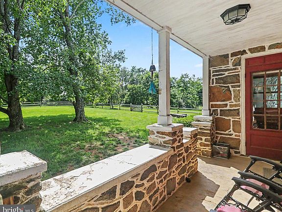 3rd image of 285 Cold Springs Rd