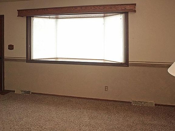 2nd image of 17873 Tallyho Dr E