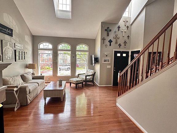 4th image of 257 Onyx Way