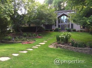 25510 N Oneida Ln, Lake Barrington, IL 60010