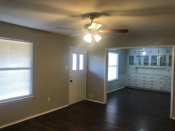 5th image of 303 E Karels Dr