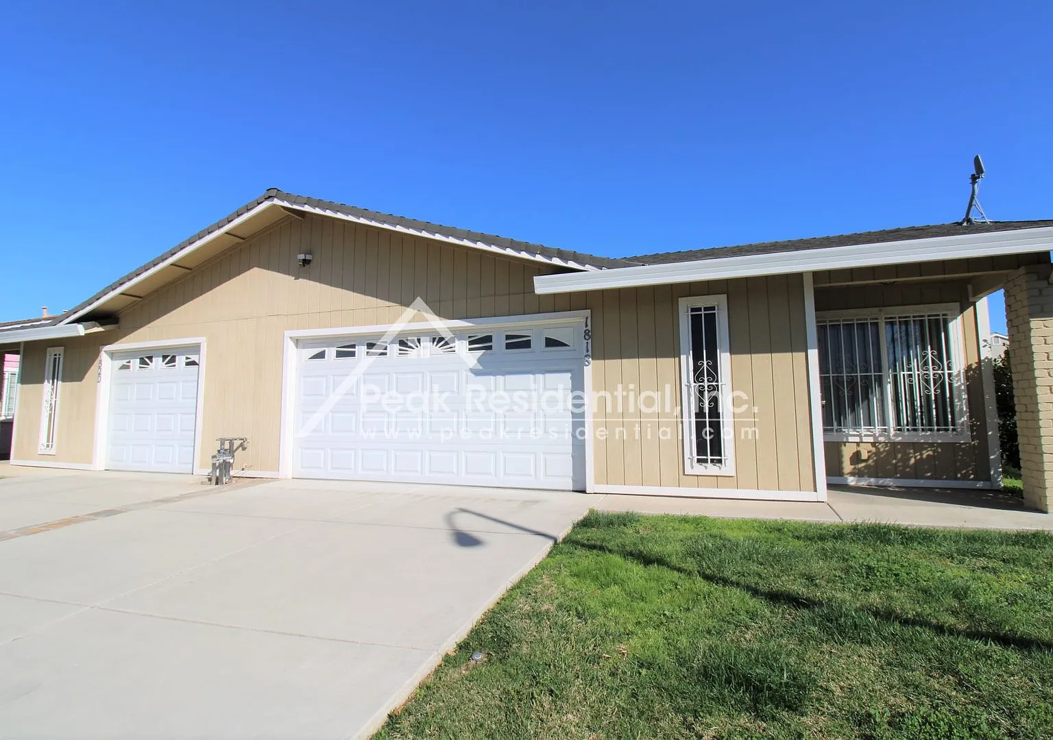 Cute 2bd/2ba Arden Area Duplex with 2 Car Garage — Photo 3