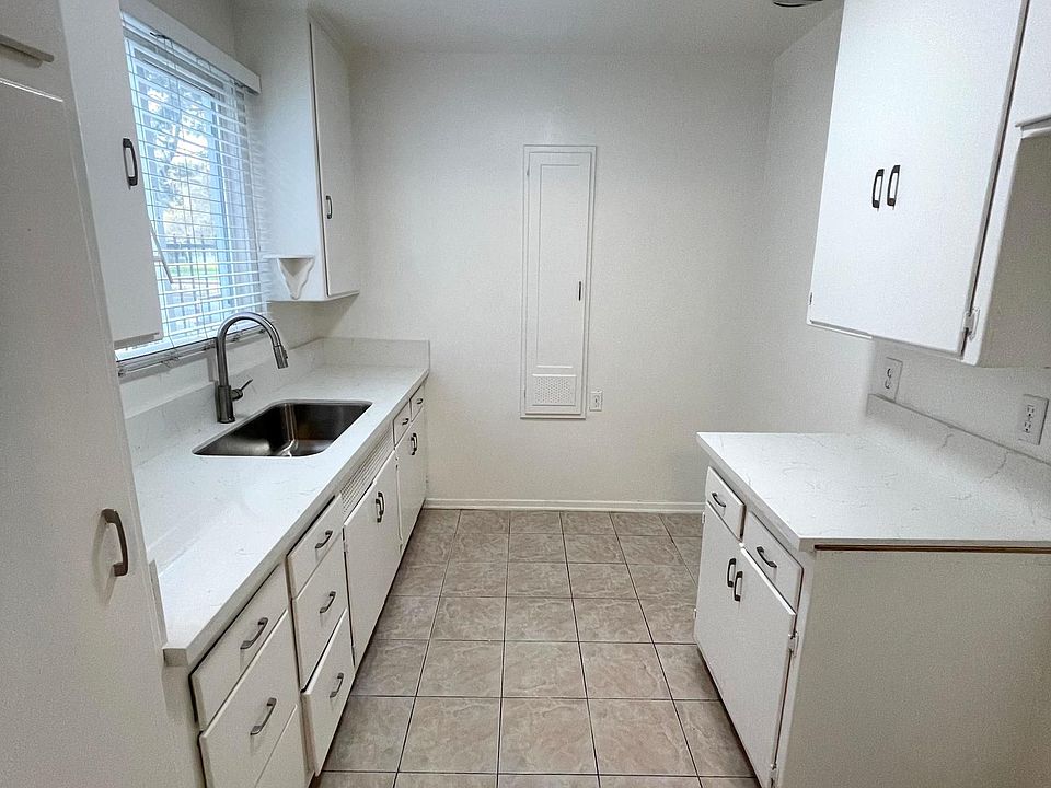 1st image of 1100 E San Antonio Dr APT A
