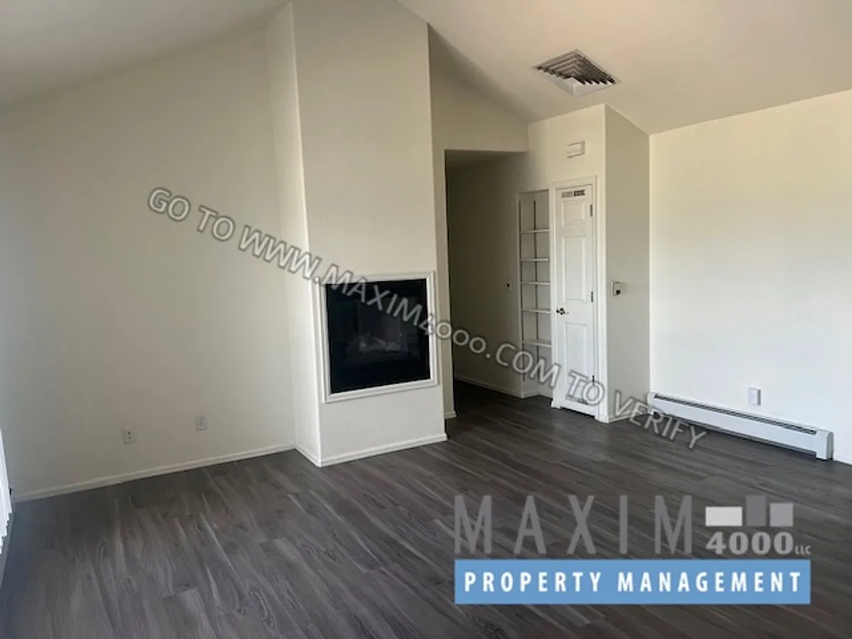 Building Photo - 401 E Mayfield Dr