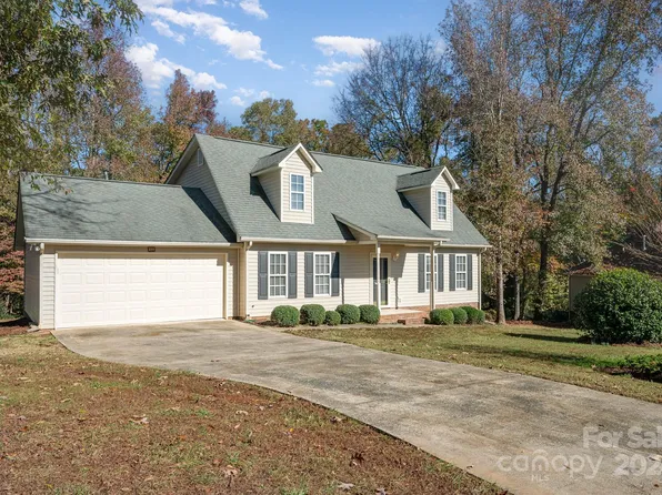 2111 Westminster Ln, Matthews, NC 28104
