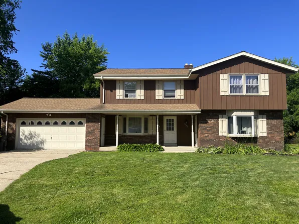 2711 Albany Ct, Waukesha, WI 53188