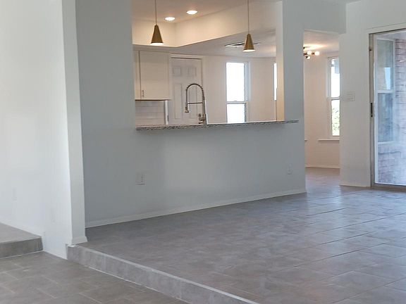 2nd image of 8952 Polaris St