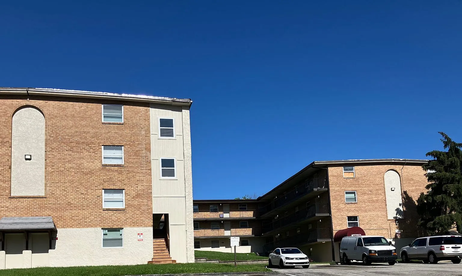 River Pointe Apartments — Photo 1