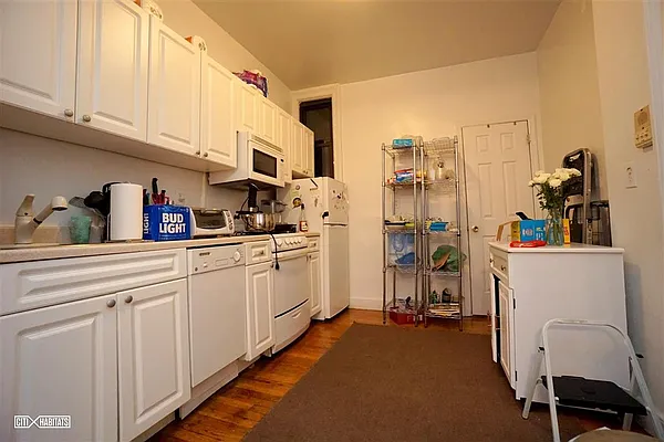 Rented by Citi Habitats | media 9