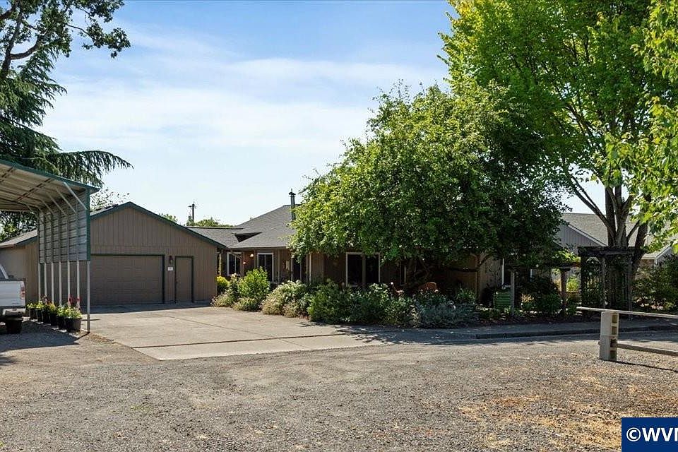 1st image of 210 S 2nd St