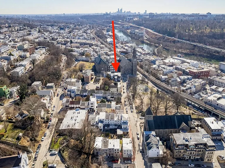 Manayunk Ave — Photo 14