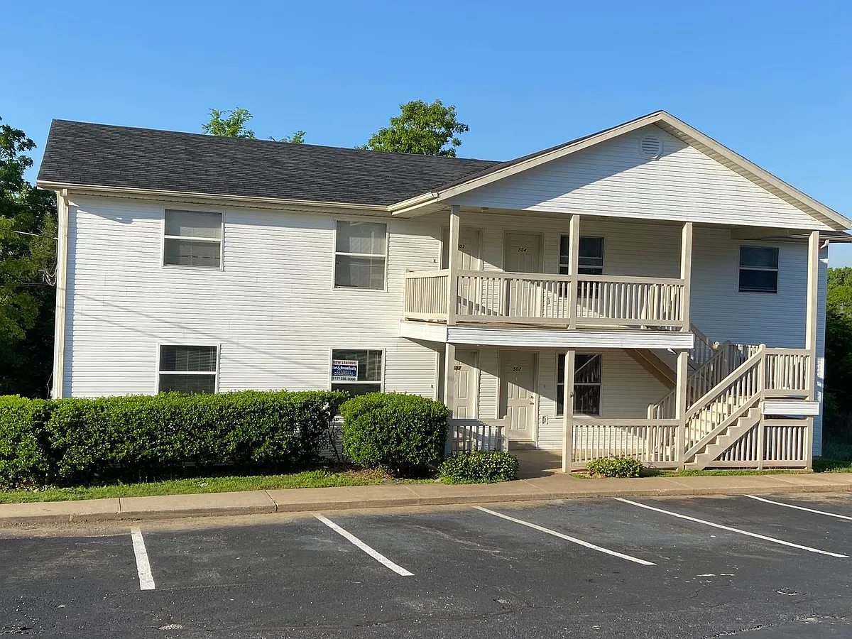 Building Photo - 502 Twin Oaks