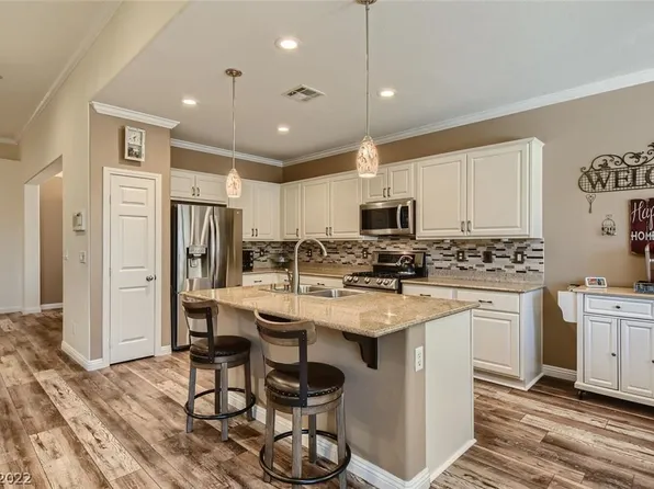 8124 Muskoka Falls St, North Las Vegas, NV 89085