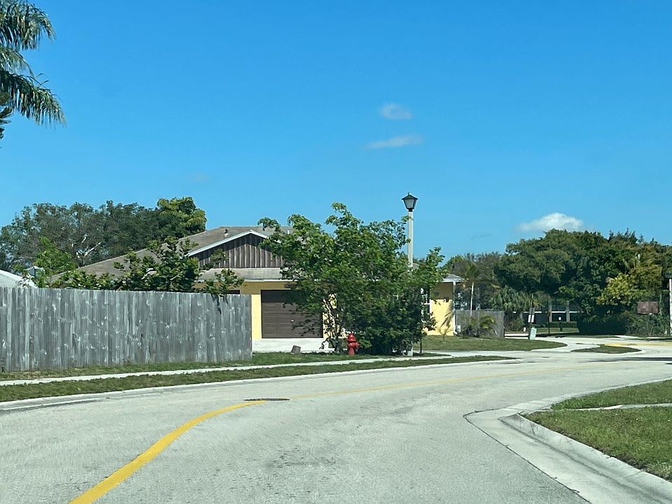 2nd image of 10399 Boynton Place Cir